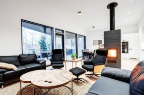 Villa Karina - Beachfront with Jacuzzi in Porvoo
